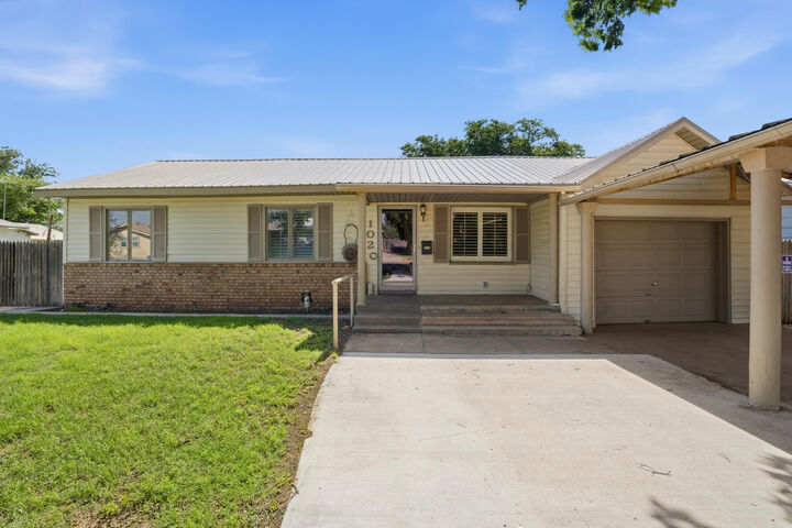 Property Photo:  1020 S 14th Street  TX 79364 
