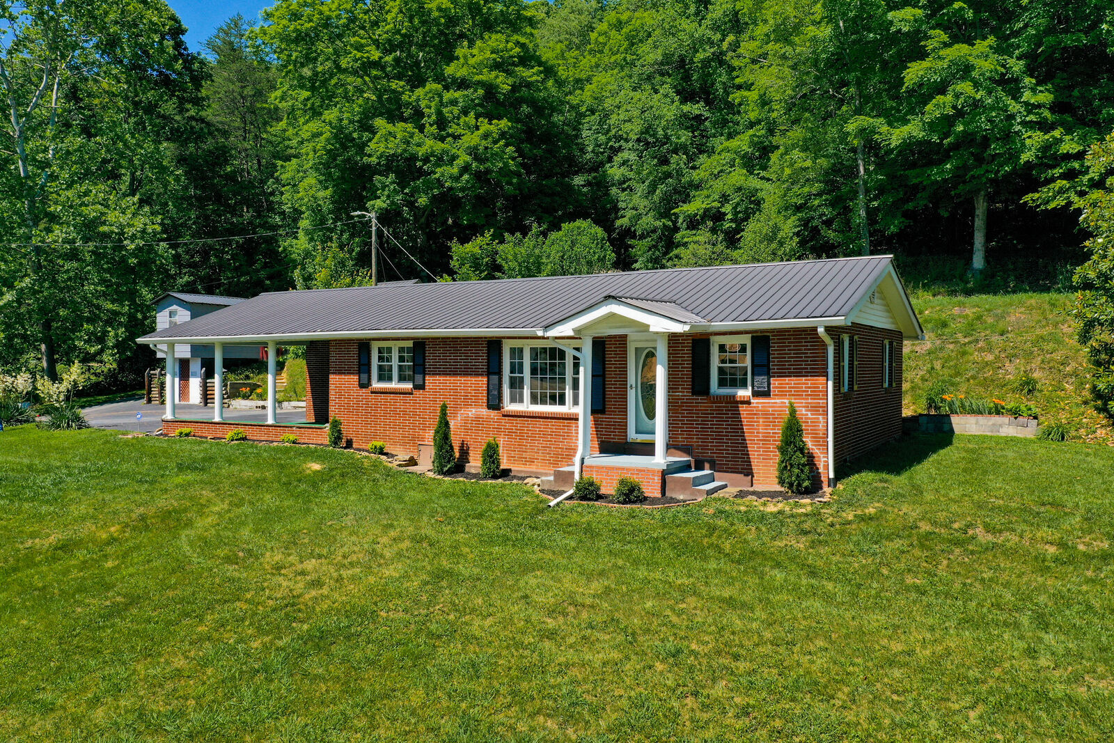 Property Photo:  240 US-421  KY 40447 