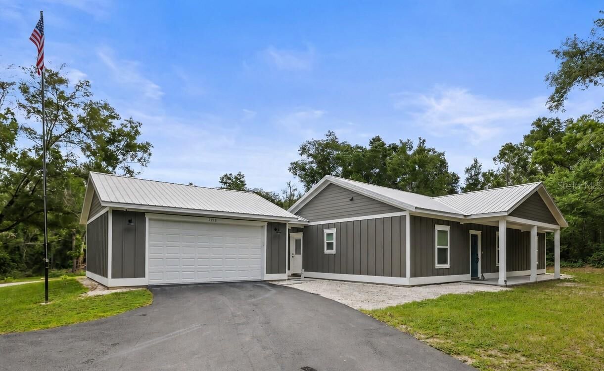 Property Photo:  7218 Southeast Avenue  FL 33597 