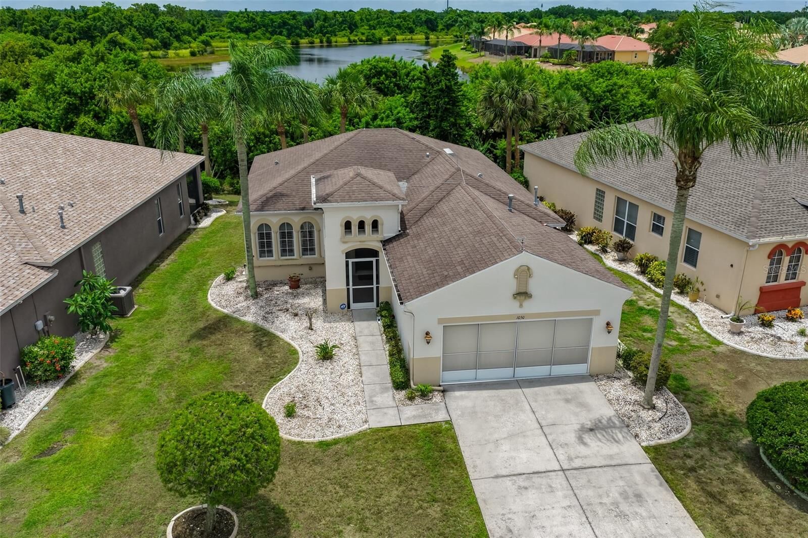 Property Photo:  1050 Regal Manor Way  FL 33573 