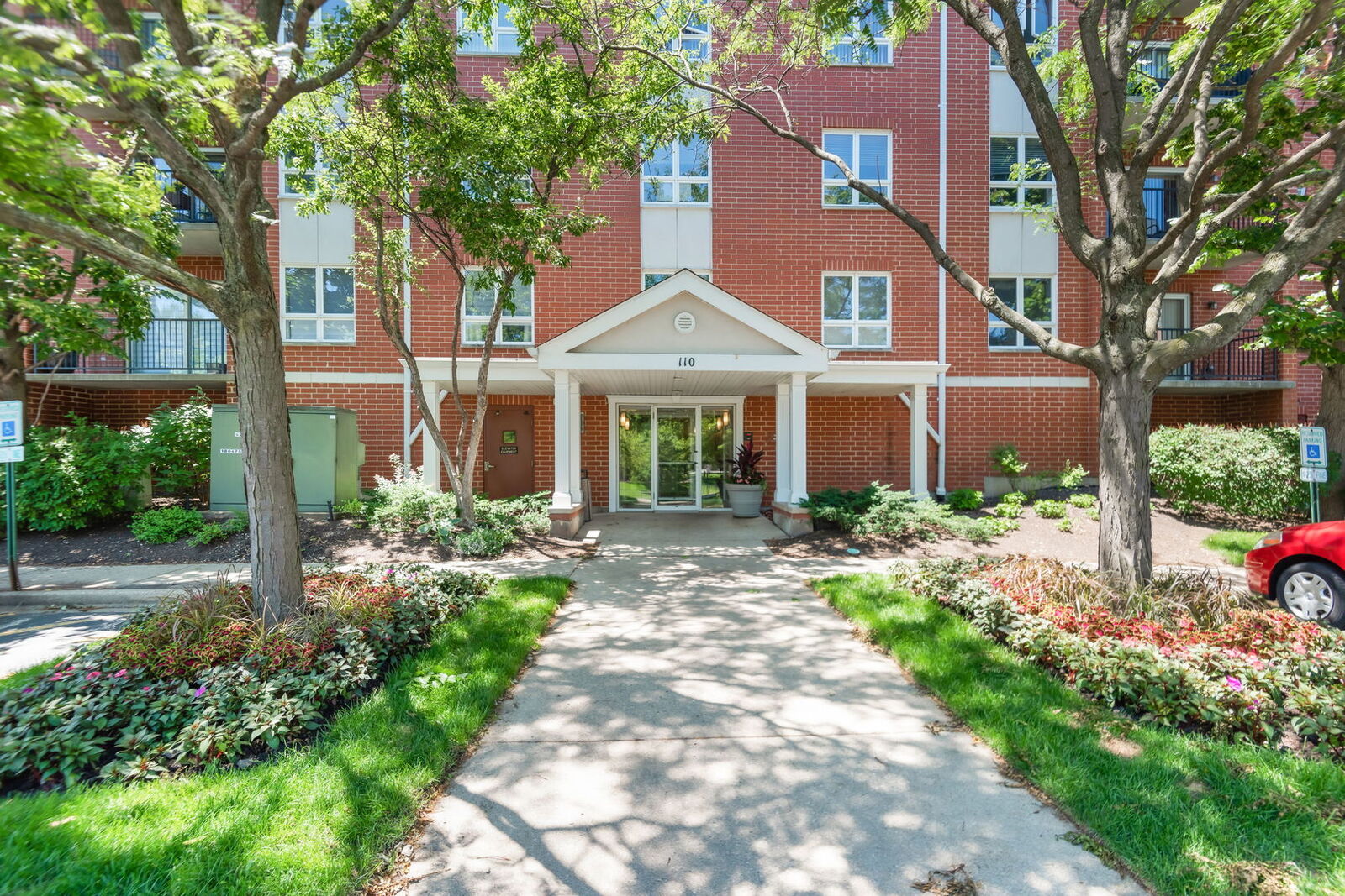 Property Photo:  110 N Milwaukee Avenue 303  IL 60090 