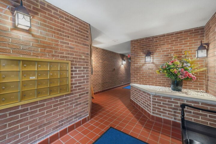 Property Photo:  326 Park Avenue 21  IL 60514 