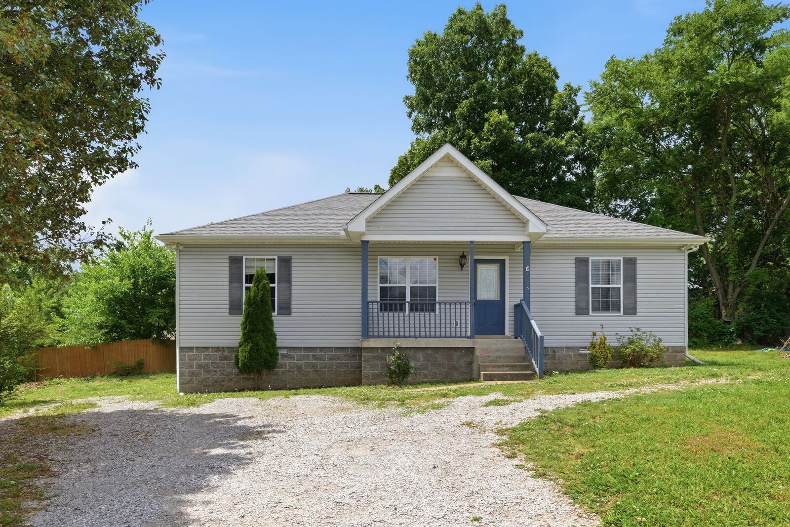 Property Photo: 314 Reeves Ct TN 37172