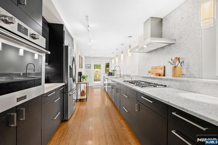Property Photo:  565 Jersey Avenue 1  NJ 07302 