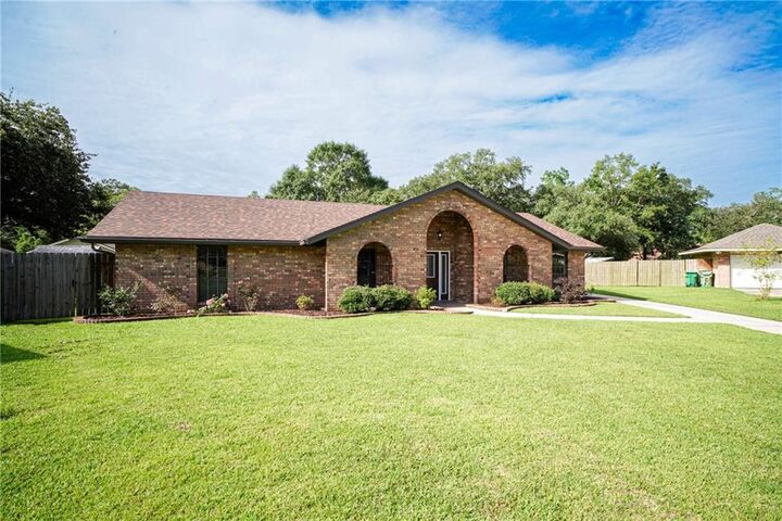 Property Photo: 103 Milford Drive LA 70461