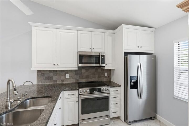 Property Photo: 1706 Kings Lake Blvd 203 FL 34112