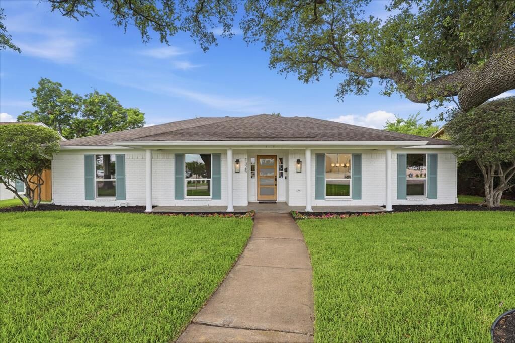 Property Photo: 1325 Melrose Drive TX 75080