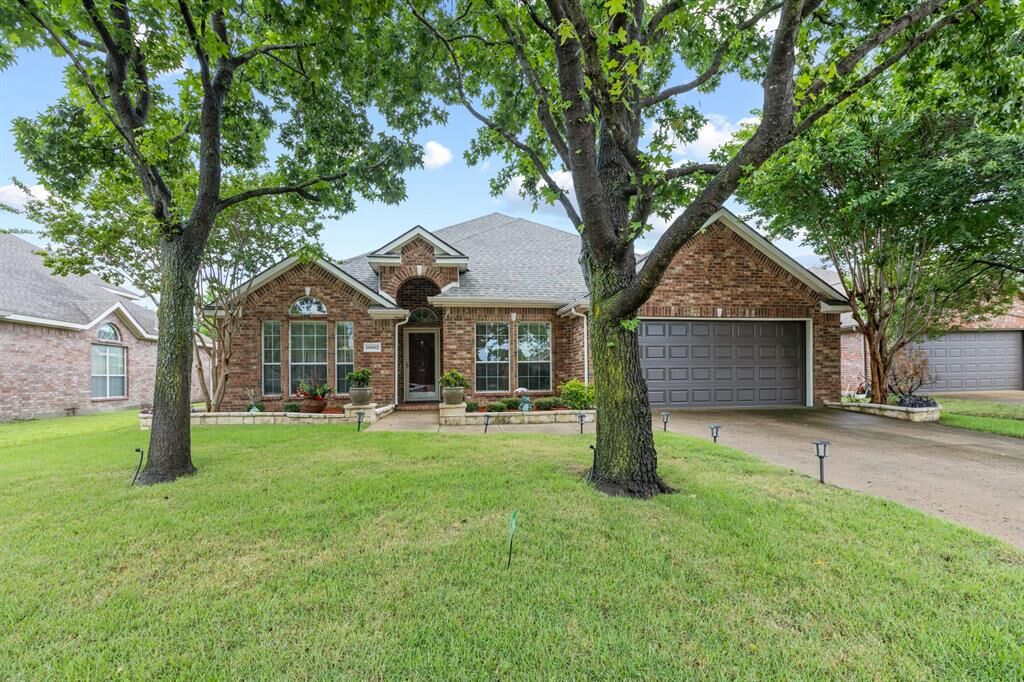 Property Photo: 10802 Saint Annes Drive TX 75089
