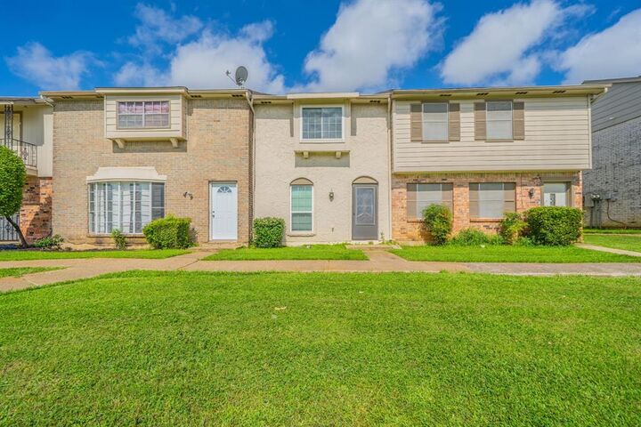 Property Photo: 36 W Creek Lane TX 75052