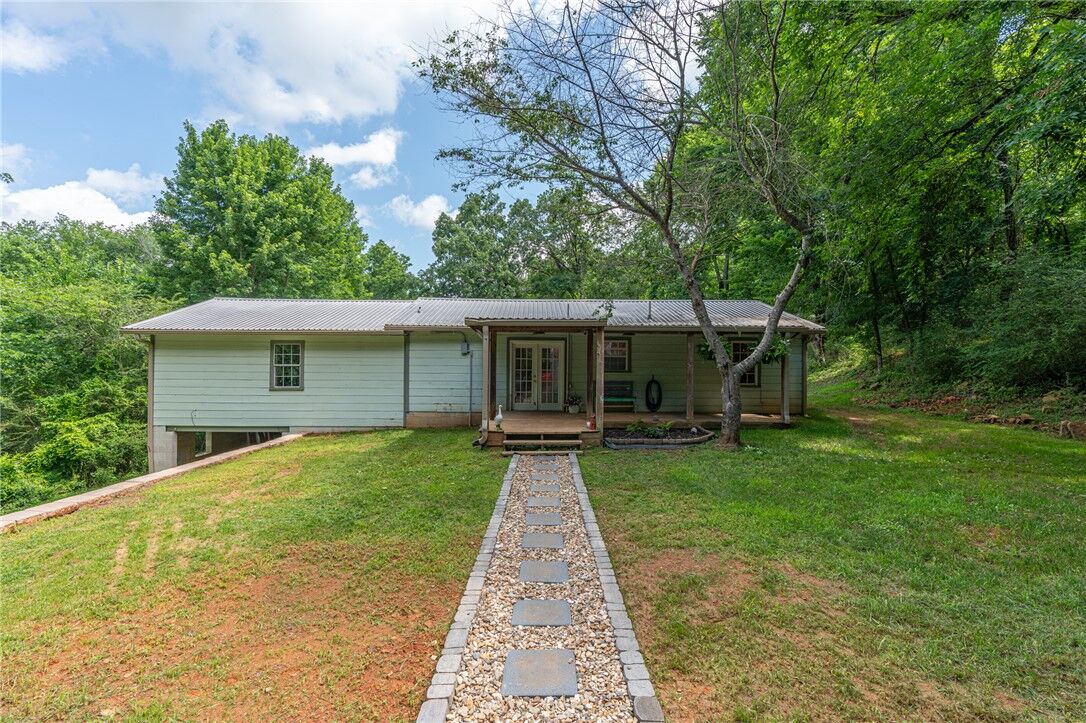 Property Photo:  428 Oak Street  AR 72946 