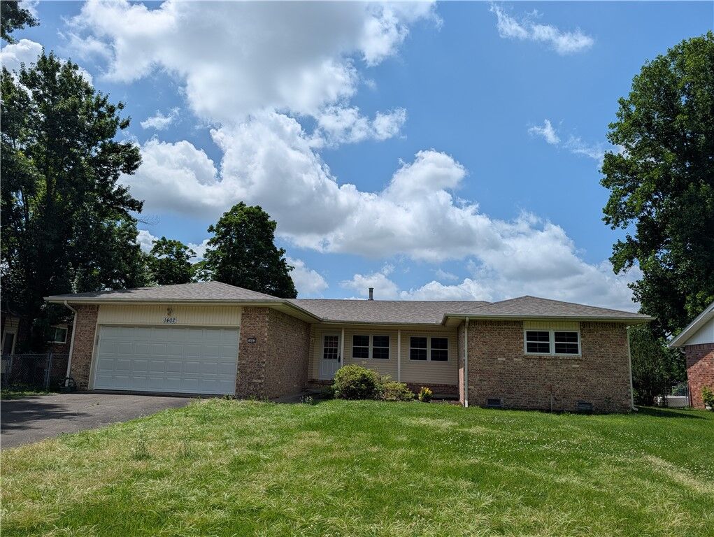 Property Photo: 1402 W Bonnie Lane AR 72758