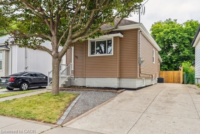 Property Photo:  93 East 31st Street E Upper  ON L8V 3N9 