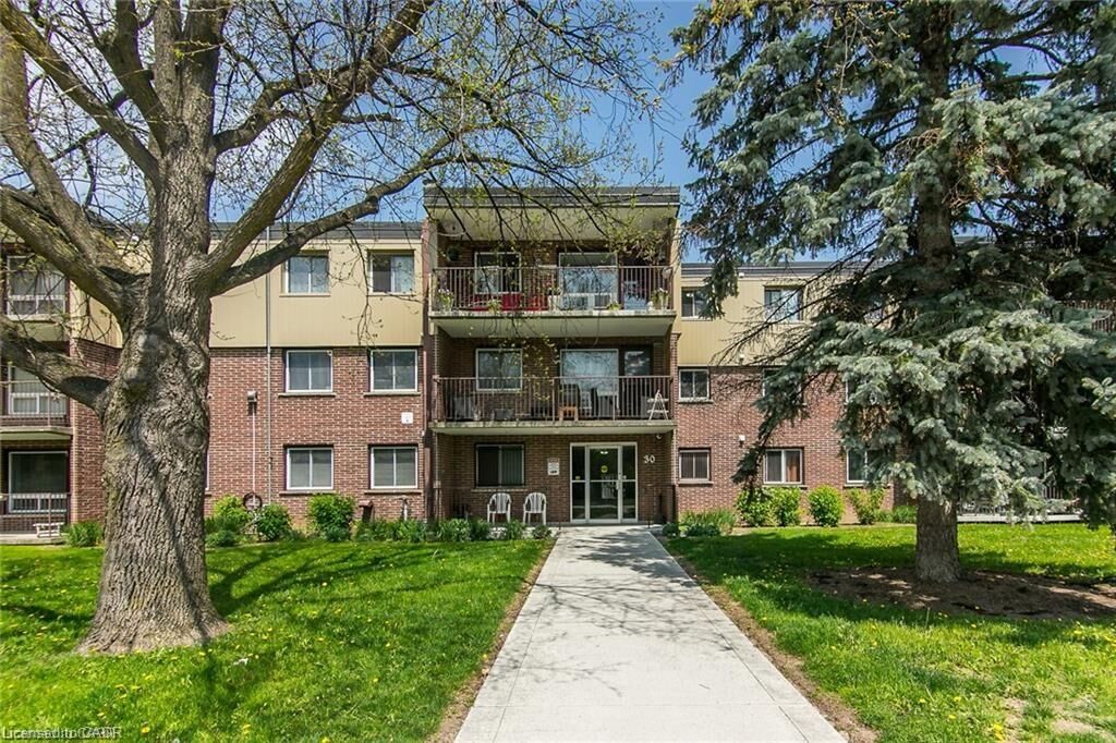 Property Photo:  30 Avalon Place 203  ON N2M 4N6 