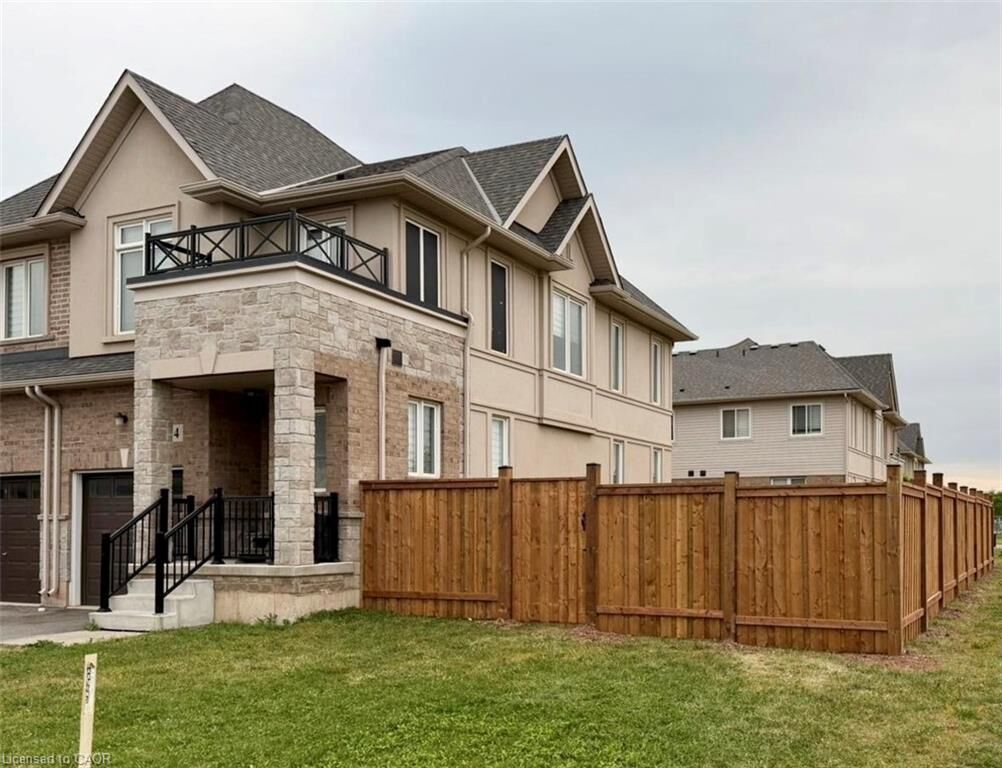 Property Photo:  4 Foothills Lane  ON L8E 0K1 