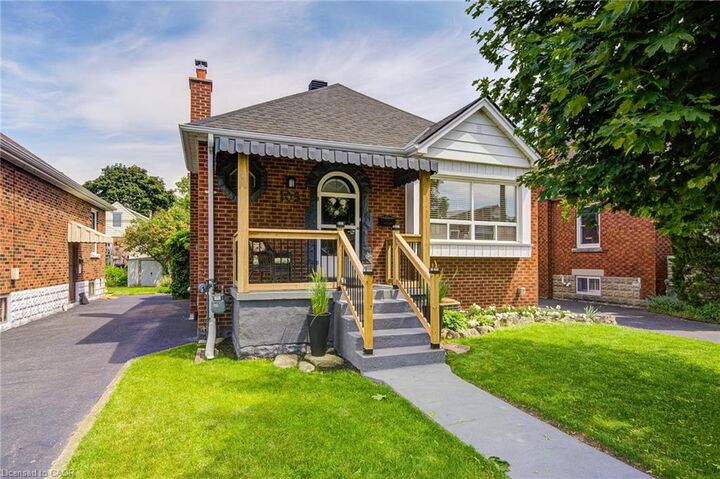 Property Photo:  105 Weir Street S  ON L8K 3A8 
