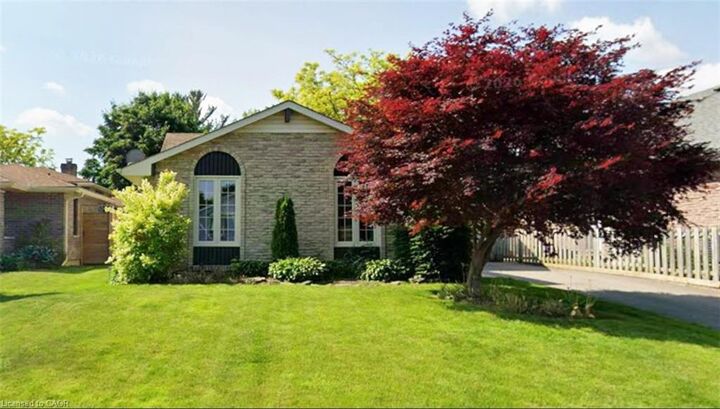 Property Photo: 6 Barbara Place ON L2N 6H8