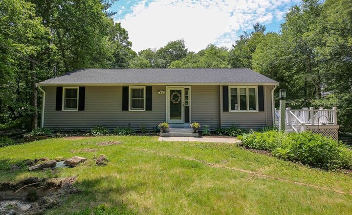 Property Photo:  93 Franklin St  MA 01516 