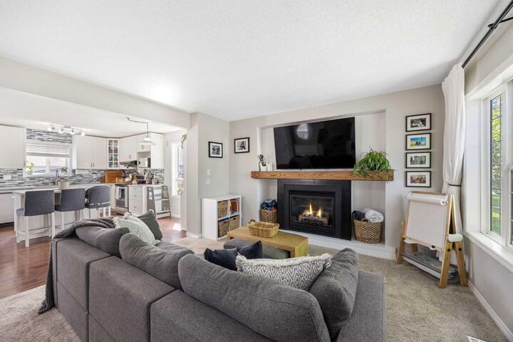 Property Photo:  8 Cimarron Grove Rise  AB T1S 0A6 