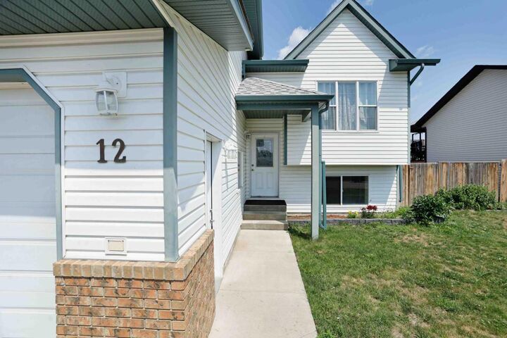 Property Photo:  12 Upland Place W  AB T1R 1M9 