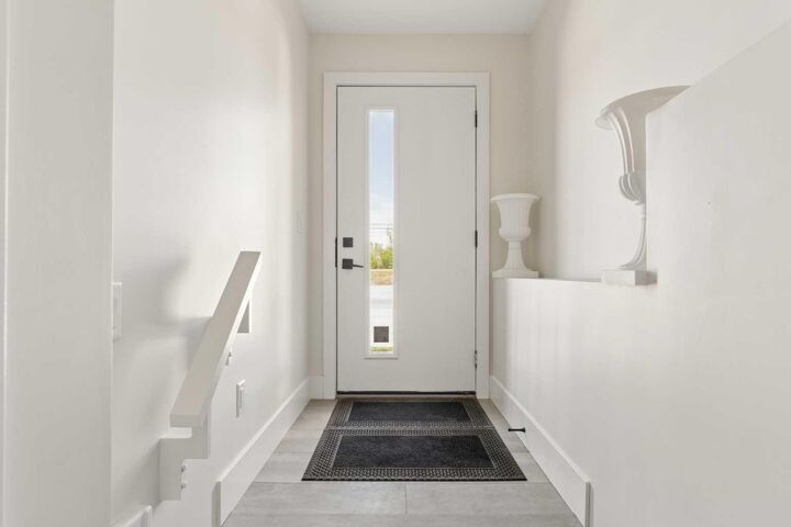 Property Photo:  2851 12 Avenue SW  AB T3C 3Y7 