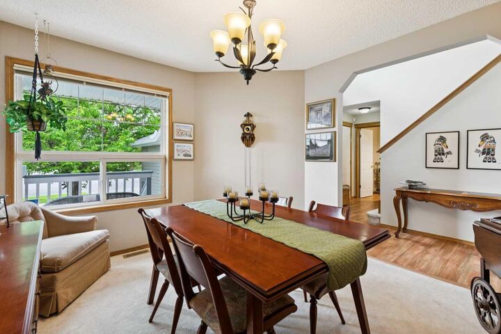 Photo de la propriété: 859 Somerset Drive SW AB T2Y 3P5