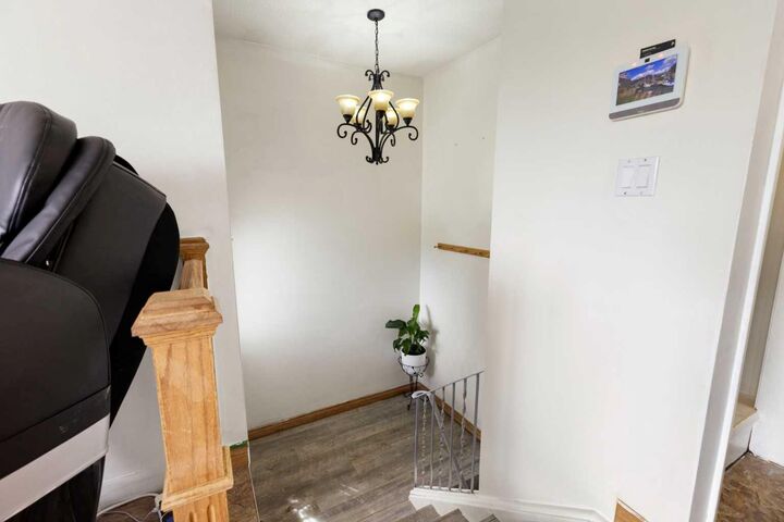 Property Photo:  1016 Hunterdale Place NW  AB T2K 4R7 