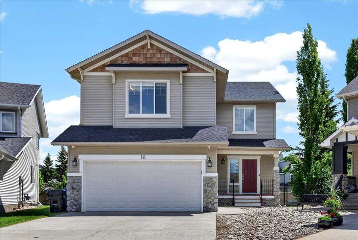 Property Photo: 18 Cougarstone Bay SW AB T3H 4Z4