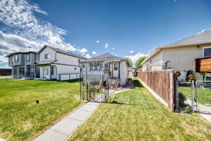 Property Photo:  6639 19 Street SE  AB T2C 0P1 