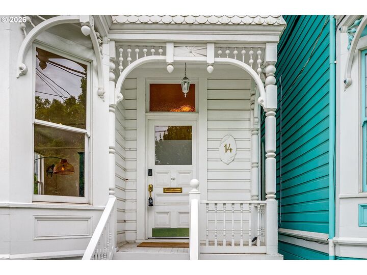 Property Photo: 14 SW Whitaker St OR 97239