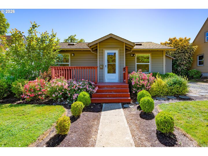 Property Photo: 1843 Moss St OR 97403