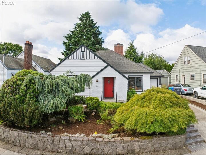 Property Photo: 514 N Stafford St OR 97217