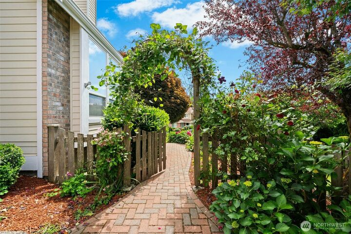 Property Photo: 1808 Field Place NE WA 98059