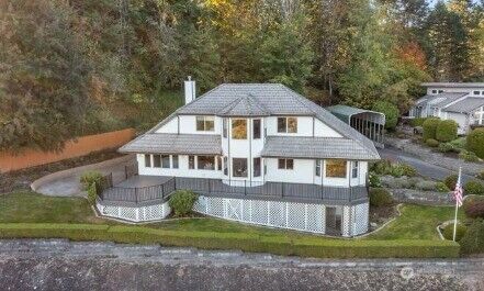 Property Photo:  11618  Jennifer Court E  WA 98374 