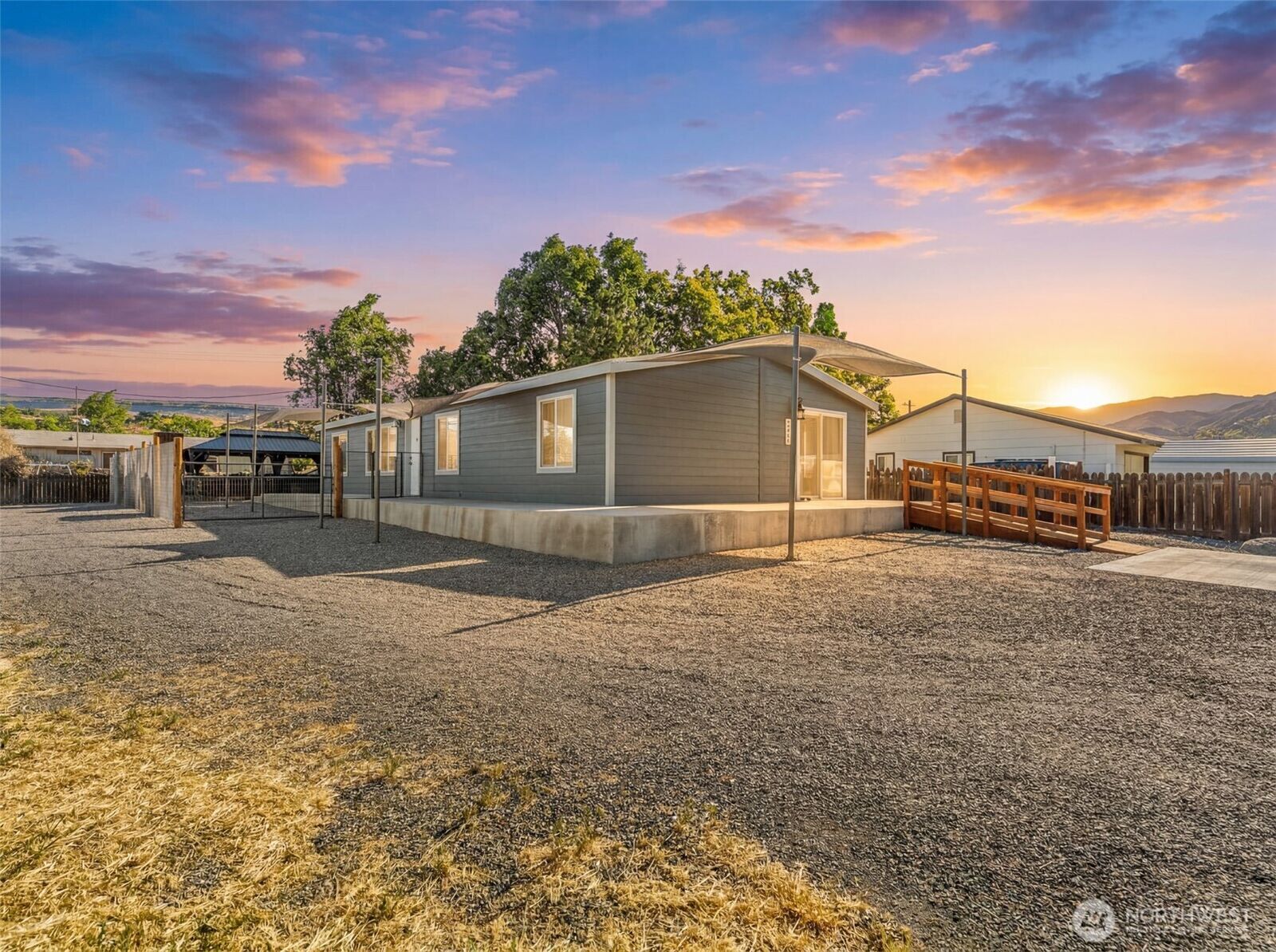 Property Photo: 3906 Malaga Avenue WA 98828