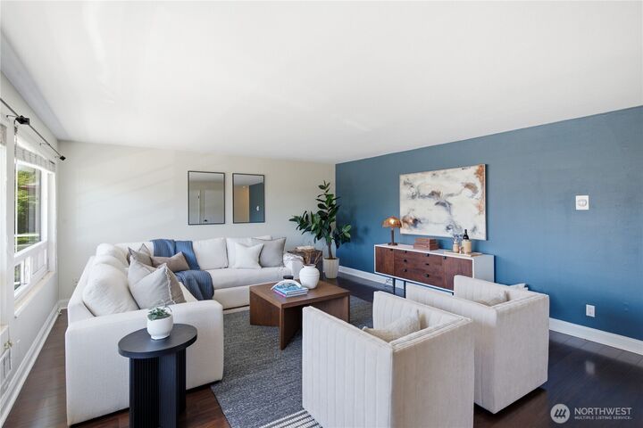 Property Photo: 4324 Phinney Avenue N 3 WA 98103