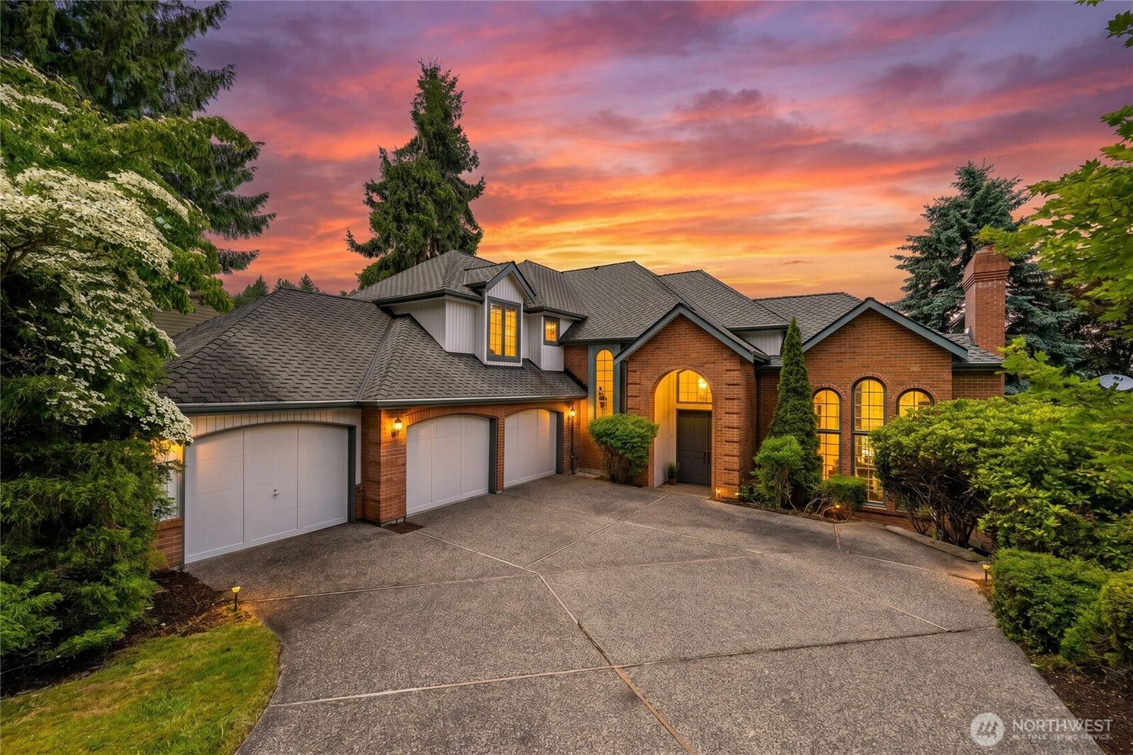 Property Photo: 8762 Paisley Drive NE WA 98115