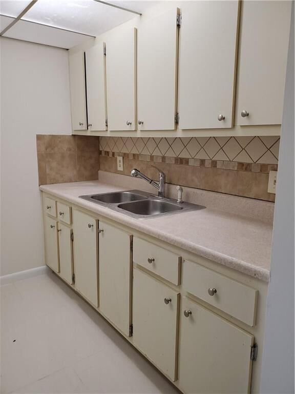 Property Photo: 251 SW 134th Way 109M FL 33027