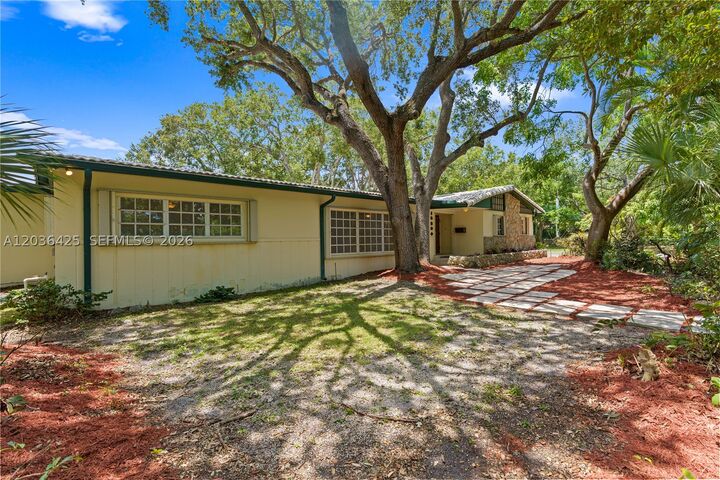 Property Photo:  15200 SW 88th Ave  FL 33157 