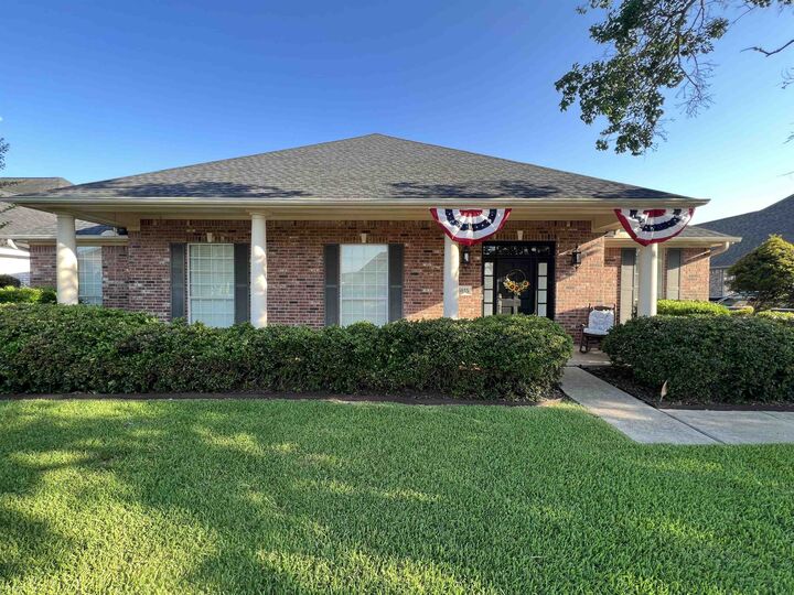 Property Photo: 6035 Barrington Ave TX 77706