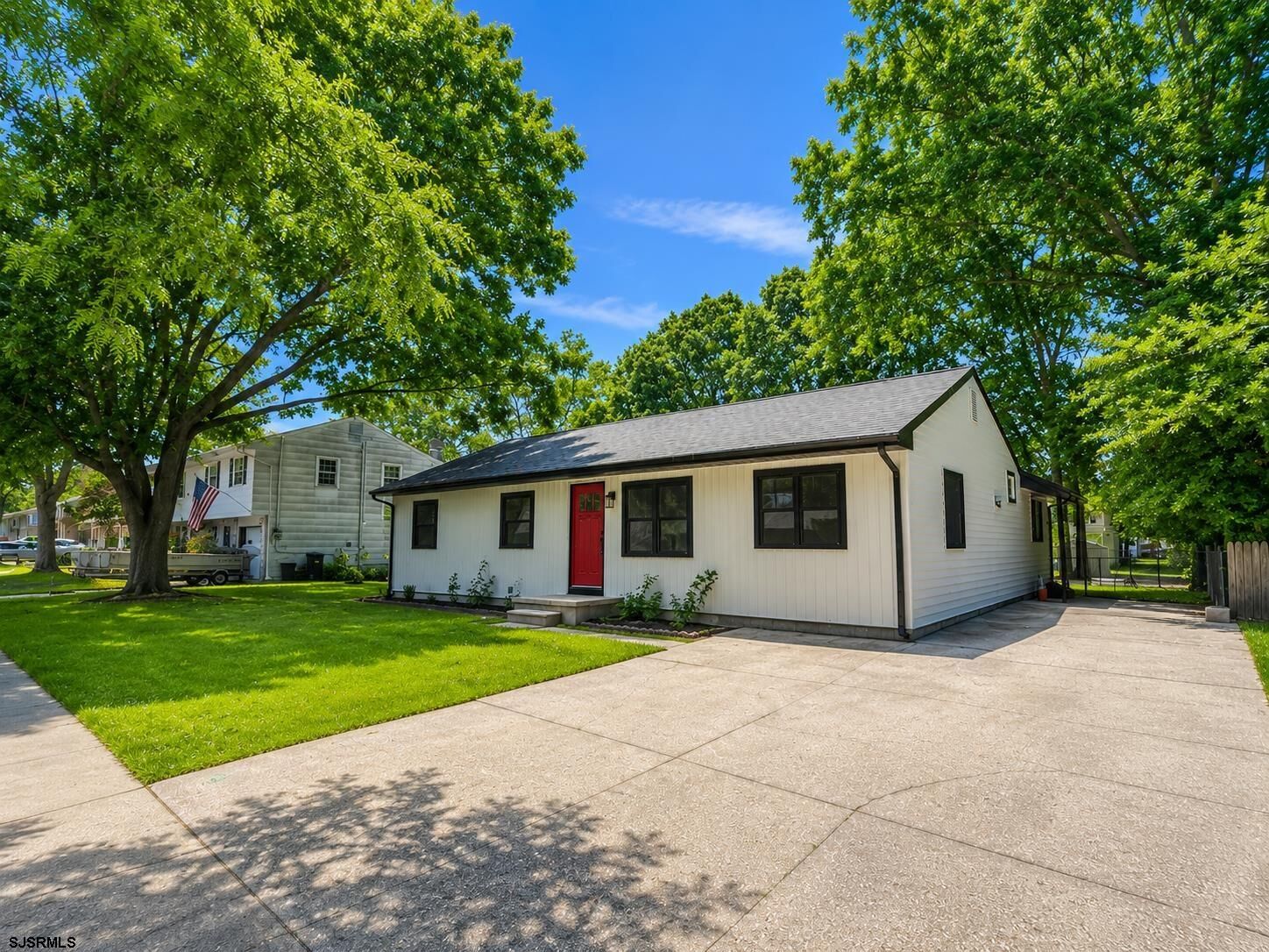 Property Photo:  10 Franklin Dr  NJ 08244 