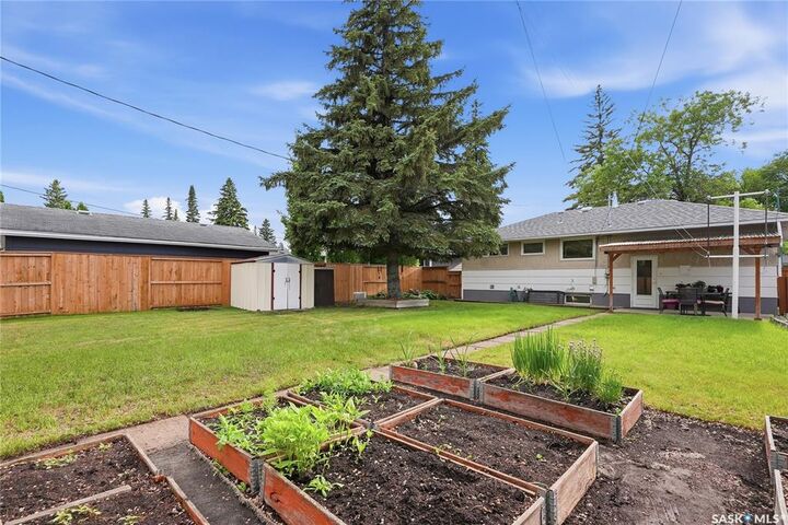Photo de la propriété:  2321 Munroe Avenue S  SK S7J 1S4 