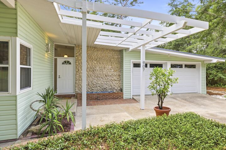 Property Photo: 907 Maplewood Avenue FL 32303