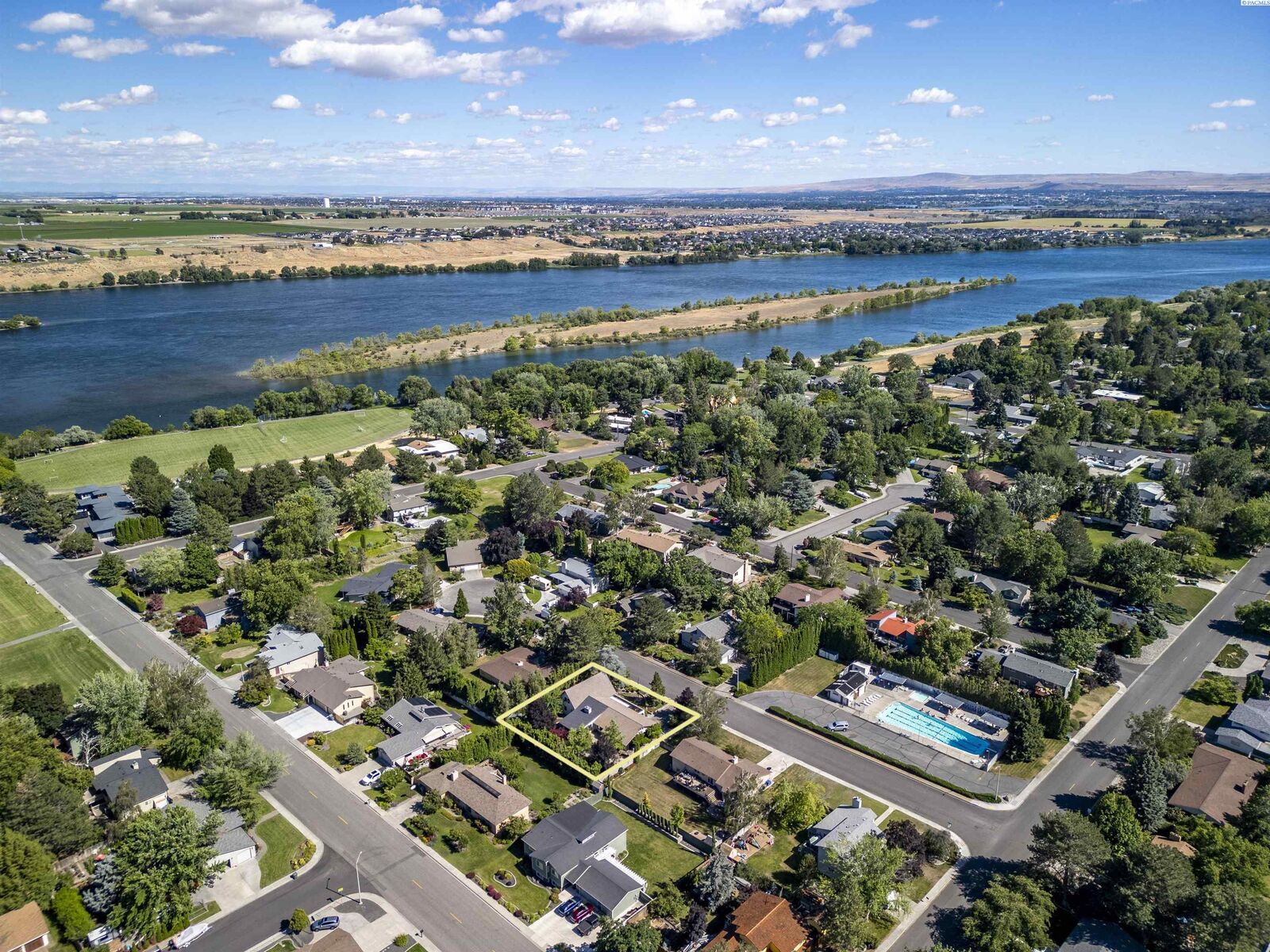 Property Photo:  234 Indian Court  WA 99354 