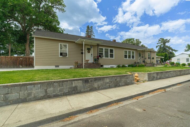 Property Photo:  1513 Johnston  WA 99354 