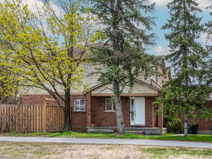 Property Photo:  1 Winnegreen Court  ON K1G 5P3 