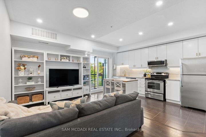 Property Photo: 570 Lolita Gardens 332 ON L5A 0A1