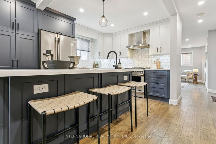 Property Photo:  50 Denison Avenue  ON M5T 2M8 
