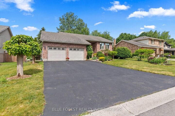 Property Photo: 29 Village Gate Crescent ON N0L 1G3