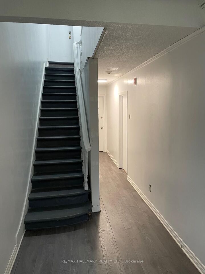 Property Photo:  177 Carlton Street  ON M5A 2K3 