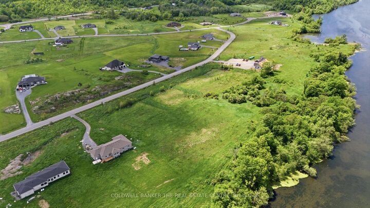 Property Photo:  118 Hineman Street  ON K7L 0G2 